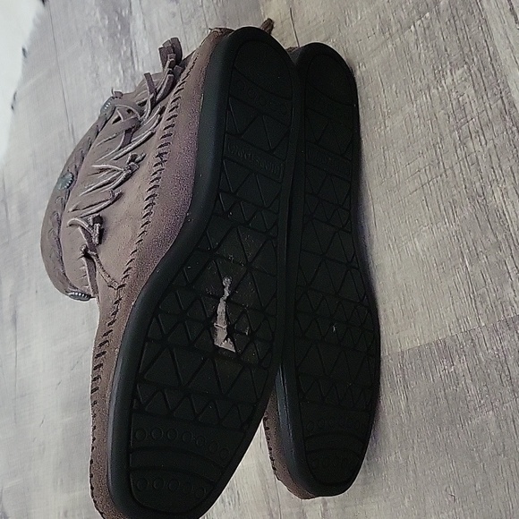 Minnetonka Women's Grey Suede Fringed High Top Back Zip Boot Size 7 - Picture 4 of 5